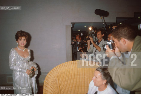 Caption: Nome: .LOLLOBRIGIDA GINA.Descrizione: .CINEMA ATTRICE  FOTOGRAFI MOSTRA.Credit: ©Graziano Arici/Rosebud2 / Costo: .A.Nazione: .ITALIA.Cittˆ: ..Data: .1992