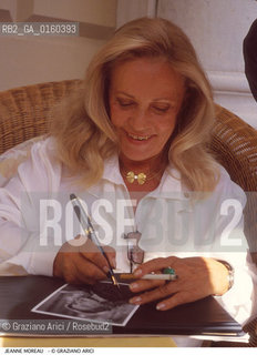 Caption: Nome: .MOREAU JEANNE.Descrizione: .CINEMA ATTRICE AUTOGRAFO FAN.Credit: ©Graziano Arici/Rosebud2 / Costo: .A.Nazione: .FRANCIA.Cittˆ: ..Data: .1988