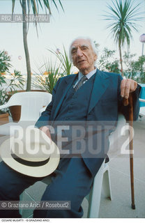 Caption: Nome: .MUSATTI CESARE.Descrizione: .PSICOLOGIA PSICOLOGO PSICANALISI PSICANALISTA SAGGISTA/CON BASTONE E CAPPELLO.Credit: ©Graziano Arici/Rosebud2 / Costo: .A.Nazione: .ITALIA.Cittˆ: ..Data: .1985