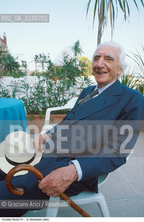 Caption: Nome: .MUSATTI CESARE.Descrizione: .PSICOLOGIA PSICOLOGO PSICANALISI PSICANALISTA SAGGISTA/CON BASTONE E CAPPELLO.Credit: ©Graziano Arici/Rosebud2 / Costo: .A.Nazione: .ITALIA.Cittˆ: ..Data: .1985