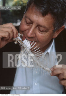 Caption: Nome: .PRATT HUGO.Descrizione: .DISEGNATORE DI FUMETTI CORTO MALTESE/MANGIA UN PESCE.Credit: ©Graziano Arici/Rosebud2 / Costo: .A.Nazione: .ITALIA.Cittˆ: ..Data: .1988
