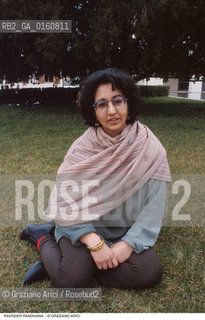 Caption: Nome: .RANDHAWA RAVINDER.Descrizione: .LETTERATURA SCRITTRICE/CON SCIALLE.Credit: ©Graziano Arici/Rosebud2 / Costo: .A.Nazione: .INDIA.Cittˆ: ..Data: .1997