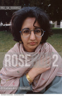 Caption: Nome: .RANDHAWA RAVINDER.Descrizione: .LETTERATURA SCRITTRICE/CON SCIALLE.Credit: ©Graziano Arici/Rosebud2 / Costo: .A.Nazione: .INDIA.Cittˆ: ..Data: .1997