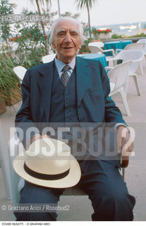 Caption: Nome: .MUSATTI CESARE.Descrizione: .PSICOLOGIA PSICOLOGO PSICANALISI PSICANALISTA SAGGISTA/CON BASTONE E CAPPELLO.Credit: ©Graziano Arici/Rosebud2 / Costo: .A.Nazione: .ITALIA.Cittˆ: ..Data: .1985