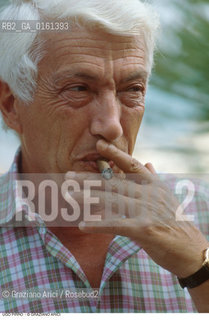 Caption: Nome: .PIRRO UGO.Descrizione: .CINEMA SCENEGGIATORE/FUMA UN SIGARO .Credit: ©Graziano Arici/Rosebud2 / Costo: .A.Nazione: .ITALIA.Cittˆ: .VENEZIA.Data: .1996