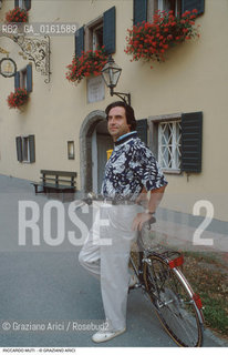 Caption: Nome: .MUTI RICCARDO.Descrizione: .MUSICA CLASSICA DIRETTORE DORCHESTRA/CON BICICLETTA.Credit: ©Graziano Arici/Rosebud2 / Costo: .A.Nazione: .ITALIA.Cittˆ: .SALISBURGO.Data: .1992
