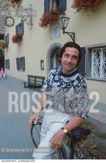 Caption: Nome: .MUTI RICCARDO.Descrizione: .MUSICA CLASSICA DIRETTORE DORCHESTRA / BICICLETTA.CLASSIC MUSIC CONDUCTOR  / BICYCLE.Credit: ©Graziano Arici/Rosebud2 / Costo: .A.Nazione: .ITALIA.Cittˆ: .SALISBURGO.SALZBURG.Data: .1993