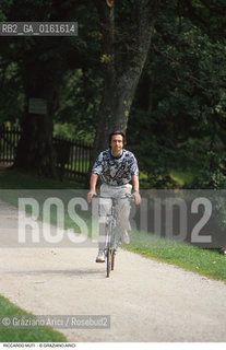 Caption: Nome: .MUTI RICCARDO.Descrizione: .MUSICA CLASSICA DIRETTORE DORCHESTRA/IN BICICLETTA.Credit: ©Graziano Arici/Rosebud2 / Costo: .A.Nazione: .ITALIA.Cittˆ: .SALISBURGO.Data: .1992