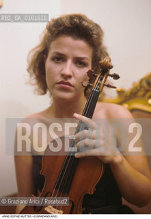 Caption: Nome: .MUTTER ANNE-SOPHIE.Descrizione: .MUSICA CLASSICA VIOLINISTA/CON VIOLINO.Credit: ©Graziano Arici/Rosebud2 / Costo: .A.Nazione: .GERMANIA.Cittˆ: ..Data: .1994