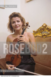 Caption: Nome: .MUTTER ANNE-SOPHIE.Descrizione: .MUSICA CLASSICA VIOLINISTA/CON VIOLINO.Credit: ©Graziano Arici/Rosebud2 / Costo: .A.Nazione: .GERMANIA.Cittˆ: ..Data: .1994