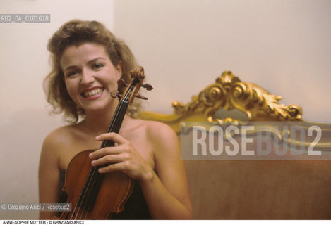 Caption: Nome: .MUTTER ANNE-SOPHIE.Descrizione: .MUSICA CLASSICA VIOLINISTA/CON VIOLINO.Credit: ©Graziano Arici/Rosebud2 / Costo: .A.Nazione: .GERMANIA.Cittˆ: ..Data: .1994