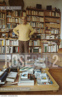 Caption: Nome: .NONO LUIGI.Descrizione: .MUSICA CLASSICA ELETTRONICA COMPOSITORE CONTEMPORANEO/NELLA SUA CASA/LIBRI.Credit: ©Graziano Arici/Rosebud2 / Costo: .A.Nazione: .ITALIA.Cittˆ: ..Data: .1983
