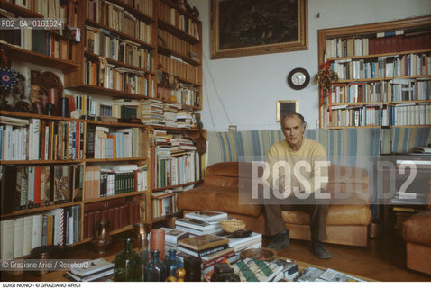 Caption: Nome: .NONO LUIGI.Descrizione: .MUSICA CLASSICA ELETTRONICA COMPOSITORE CONTEMPORANEO/NELLA SUA CASA/LIBRI.Credit: ©Graziano Arici/Rosebud2 / Costo: .A.Nazione: .ITALIA.Cittˆ: ..Data: .1983