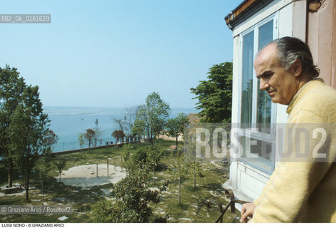 Caption: Nome: .NONO LUIGI.Descrizione: .MUSICA CLASSICA ELETTRONICA COMPOSITORE CONTEMPORANEO/NELLA SUA CASA.Credit: ©Graziano Arici/Rosebud2 / Costo: .A.Nazione: .ITALIA.Cittˆ: ..Data: .1983