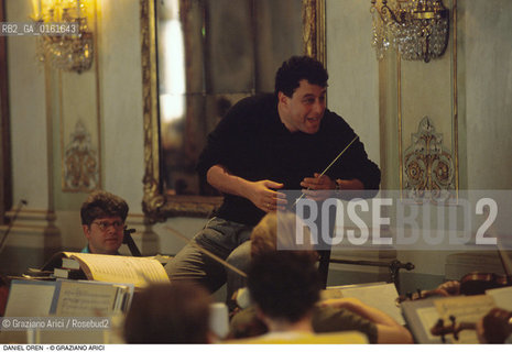 Caption: Nome: .OREN DANIEL.Descrizione: .MUSICA CLASSICA DIRETTORE DORCHESTRA/DIRIGE NELLE SALE APOLLINEE DEL TEATRO LA FENICE.Credit: ©Graziano Arici/Rosebud2 / Costo: .A.Nazione: .ISRAELE.Cittˆ: ..Data: .1991