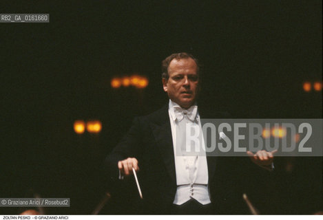 Caption: Nome: .PESKO ZOLTAN.Descrizione: .MUSICA CLASSICA DIRETTORE DORCHESTRA COMPOSITORE CONTEMPORANEO/DIRIGE.Credit: ©Graziano Arici/Rosebud2 / Costo: .A.Nazione: .UNGHERIA.Cittˆ: ..Data: .1987