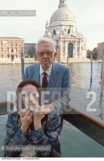 Caption: Nome: .PETRASSI GOFFREDO.Descrizione: .MUSICA CLASSICA COMPOSITORE CONTEMPORANEO/CON LA MOGLIE SULLO SFONDO LA BASILICA DELLA SALUTE A VENEZIA.Credit: ©Graziano Arici/Rosebud2 / Costo: .A.Nazione: .ITALIA.Cittˆ: .VENEZIA.Data: .1990