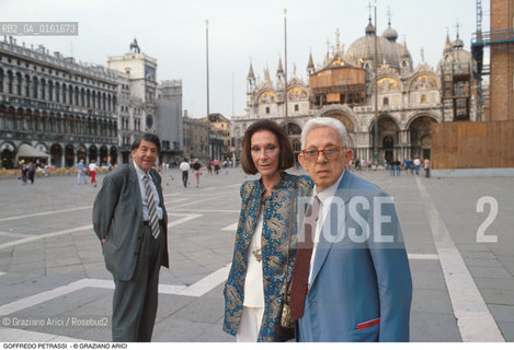 Caption: Nome: .PETRASSI GOFFREDO.Descrizione: .MUSICA CLASSICA COMPOSITORE CONTEMPORANEO/CON LA MOGLIE IN PIAZZA SAN MARCO A VENEZIA.Credit: ©Graziano Arici/Rosebud2 / Costo: .A.Nazione: .ITALIA.Cittˆ: .VENEZIA.Data: .1990