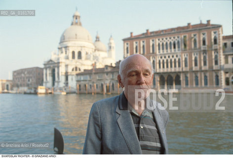 Caption: Nome: .RICHTER SVIATOSLAV.Descrizione: .MUSICA CLASSICA PIANISTA/SULLO SFONDO LA CHIESA DELLA SALUTE A VENEZIA.Credit: ©Graziano Arici/Rosebud2 / Costo: .A.Nazione: .RUSSIA.Cittˆ: .VENEZIA.Data: .1993