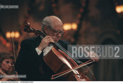 Caption: Nome: .ROSTROPOVIC MSTISLAV.Descrizione: .MUSICA CLASSICA DIRETTORE DORCHESTRA VIOLONCELLISAT/AL VIOLONCELLO.Credit: ©Graziano Arici/Rosebud2 / Costo: .A.Nazione: .RUSSIA.Cittˆ: ..Data: .1994