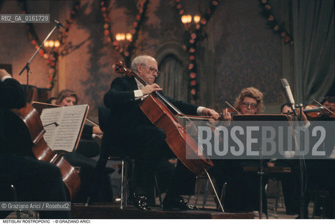 Caption: Nome: .ROSTROPOVIC MSTISLAV.Descrizione: .MUSICA CLASSICA DIRETTORE DORCHESTRA VIOLONCELLISAT/AL VIOLONCELLO.Credit: ©Graziano Arici/Rosebud2 / Costo: .A.Nazione: .RUSSIA.Cittˆ: ..Data: .1994