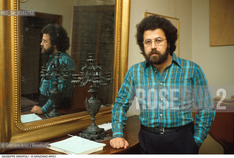 Caption: Nome: .SINOPOLI GIUSEPPE.Descrizione: .MUSICA CLASSICA DIRETTORE DORCHESTRA/SPECCHIO.Credit: ©Graziano Arici/Rosebud2 / Costo: .A.Nazione: .ITALIA.Cittˆ: ..Data: .1993