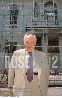 Caption: Nome: .STERN ISAAC.Descrizione: .MUSICA CLASSICA VIOLINISTA/DAVANTI IL GRAN TEATRO LA FENICE A VENEZIA.Credit: ©Graziano Arici/Rosebud2 / Costo: .A.Nazione: .UCRAINA.Cittˆ: .VENEZIA.Data: .1996