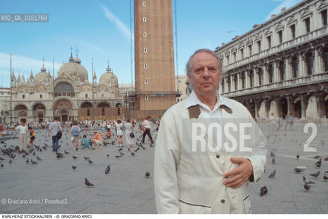Caption: Nome: .STOCKHAUSEN KARLHEINZ.Descrizione: .MUSICA CLASSICA ELETTRONICA COMPOSITORE CONTEMPORANEO/IN PIAZZA SAN MARCO A VENEZIA.Credit: ©Graziano Arici/Rosebud2 / Costo: .A.Nazione: .GERMANIA.Cittˆ: .VENEZIA.Data: .1995