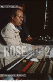 Caption: Nome: .STOCKHAUSEN KARLHEINZ.Descrizione: .MUSICA CLASSICA ELETTRONICA COMPOSITORE CONTEMPORANEO/AL MIXER.Credit: ©Graziano Arici/Rosebud2 / Costo: .A.Nazione: .GERMANIA.Cittˆ: ..Data: .1993