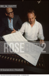 Caption: Nome: .STOCKHAUSEN KARLHEINZ.Descrizione: .MUSICA CLASSICA ELETTRONICA COMPOSITORE CONTEMPORANEO/CON IL DIRETTORE DORCHESTRA ZOLTAN PESKO/SPARTITO.Credit: ©Graziano Arici/Rosebud2 / Costo: .A.Nazione: .GERMANIA.Cittˆ: ..Data: .1989
