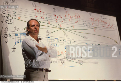 Caption: Nome: .STOCKHAUSEN KARLHEINZ.Descrizione: .MUSICA CLASSICA ELETTRONICA COMPOSITORE CONTEMPORANEO/CON SPARTITO.Credit: ©Graziano Arici/Rosebud2 / Costo: .A.Nazione: .GERMANIA.Cittˆ: ..Data: .1995