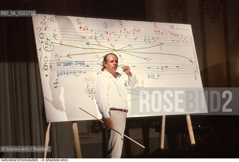 Caption: Nome: .STOCKHAUSEN KARLHEINZ.Descrizione: .MUSICA CLASSICA ELETTRONICA COMPOSITORE CONTEMPORANEO/CON SPARTITO.Credit: ©Graziano Arici/Rosebud2 / Costo: .A.Nazione: .GERMANIA.Cittˆ: ..Data: .1995
