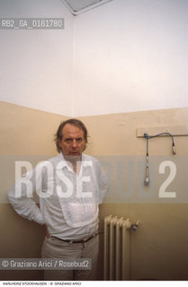 Caption: Nome: .STOCKHAUSEN KARLHEINZ.Descrizione: .MUSICA CLASSICA ELETTRONICA COMPOSITORE CONTEMPORANEO/MICROFONO.Credit: ©Graziano Arici/Rosebud2 / Costo: .A.Nazione: .GERMANIA.Cittˆ: ..Data: .1995