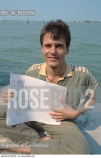 STROPPA MARCO.Descrizione: .MUSICA CLASSICA COMPOSITORE CONTEMPORANEO/CON SPARTITO IN LAGUNA DI VENEZIA.Credit: ©Graziano Arici/Rosebud2 / Costo: .A.Nazione: .ITALIA.Cittˆ: .VENEZIA.Data: .1995