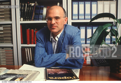 Nome: .TANGUCCI GIANNI.Descrizione: .MUSICA ORGANIZZATORE/CON GIORNALI .Credit: ©Graziano Arici/Rosebud2 / Costo: .A.Nazione: .ITALIA.Cittˆ: .VENEZIA.Data: .1998.