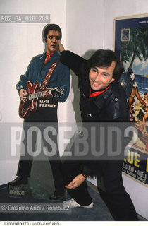 Nome: .TOFFOLETTI GUIDO.Descrizione: .MUSICA BLUES CHITARRISTA/CON SAGOMA FOTOGRAFICA DI ELVIS PRESLEY.Credit: ©Graziano Arici/Rosebud2 / Costo: .A.Nazione: .ITALIA.Cittˆ: .VENEZIA.Data: .1992.