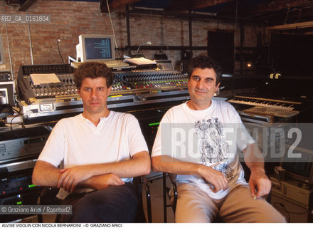 Caption: Nome: .VIDOLIN ALVISE.Descrizione: .MUSICA CLASSICA CONTEMPORANEA TECNICO ELETTRONICO/CON NICOLA BERNARDINI.Credit: ©Graziano Arici/Rosebud2 / Costo: .A.Nazione: .ITALIA.Cittˆ: ..Data: .1992