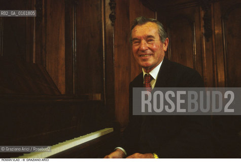 Caption: Nome: .VLAD ROMAN.Descrizione: .MUSICA CLASSICA COMPOSITORE CONTEMPORANEO CRITICO/CON PIANOFORTE.Credit: ©Graziano Arici/Rosebud2 / Costo: .A.Nazione: .ROMANIA/ITALIA.Cittˆ: ..Data: .1986