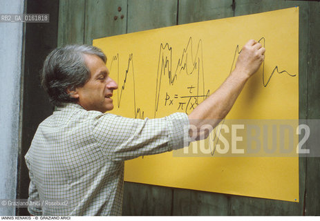 Caption: Nome: .XENAKIS IANNIS.Descrizione: .MUSICA CLASSICA COMPOSITORE CONTEMPORANEO ARCHITETTO/CON SPARTITO.Credit: ©Graziano Arici/Rosebud2 / Costo: .A.Nazione: .GRECIA/FRANCIA.Cittˆ: ..Data: .1983