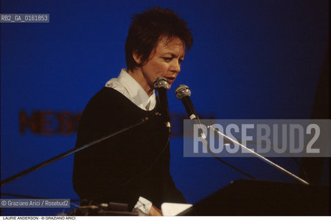 Caption: Nome: .ANDERSON LAURIE.Descrizione: .MUSICA ELETTRONICA ROCK MULTIMEDIA COMPOSITRICE CONTEMPORANEA CANTANTE VIOLINISTA.Credit: ©Graziano Arici/Rosebud2 / Costo: .A.Nazione: .USA.Cittˆ: ..Data: .1996