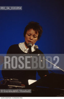 Caption: Nome: .ANDERSON LAURIE.Descrizione: .MUSICA ELETTRONICA ROCK MULTIMEDIA COMPOSITRICE CONTEMPORANEA CANTANTE VIOLINISTA.Credit: ©Graziano Arici/Rosebud2 / Costo: .A.Nazione: .USA.Cittˆ: ..Data: .1996