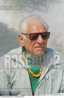 Caption: Nome: .BERNSTEIN LEONARD.Descrizione: .MUSICA CLASSICA COMPOSITORE DIRETTORE DORCHESTRA/CON COLLANA.Credit: ©Graziano Arici/Rosebud2 / Costo: .A.Nazione: .USA.Cittˆ: ..Data: .1993