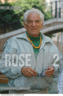 Caption: Nome: .BERNSTEIN LEONARD.Descrizione: .MUSICA CLASSICA COMPOSITORE DIRETTORE DORCHESTRA/A VENEZIA/COLLANA.Credit: ©Graziano Arici/Rosebud2 / Costo: .A.Nazione: .USA.Cittˆ: .VENEZIA.Data: .1993