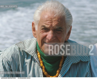 Caption: Nome: .BERNSTEIN LEONARD.Descrizione: .MUSICA CLASSICA COMPOSITORE DIRETTORE DORCHESTRA/CON COLLANA.Credit: ©Graziano Arici/Rosebud2 / Costo: .A.Nazione: .USA.Cittˆ: ..Data: .1993
