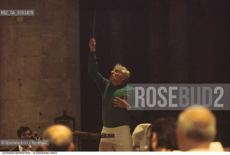Caption:     Nome: .BERNSTEIN LEONARD.Descrizione: .MUSICA CLASSICA COMPOSITORE DIRETTORE DORCHESTRA/NELLA BASILICA DI SAN GIOVANNI E PAOLO A VENEZIA.Credit: ©Graziano Arici/Rosebud2 / Costo: .A.Nazione: .USA.Cittˆ: ..Data: .1983
