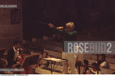 Caption: Nome: .BERNSTEIN LEONARD.Descrizione: .MUSICA CLASSICA COMPOSITORE DIRETTORE DORCHESTRA/DIRIGE IN CHIESA DI SS. GIOVANNI E PAOLO.Credit: ©Graziano Arici/Rosebud2 / Costo: .A.Nazione: .USA.Cittˆ: ..Data: .1983