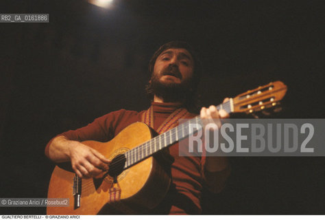 Caption: Nome: .BERTELLI GUALTIERO.Descrizione: .MUSICA FOLK CANTANTAUTORE/CON CHITARRA.Credit: ©Graziano Arici/Rosebud2 / Costo: .A.Nazione: .ITALIA.Cittˆ: ..Data: .1993