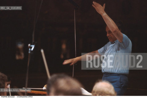Caption: Nome: .BOULEZ PIERRE.Descrizione: .MUSICA CLASSICA DIRETTORE DORCHESTRA COMPOSITORE CONTEMPORANEO/DIRIGE.Credit: ©Graziano Arici/Rosebud2 / Costo: .A.Nazione: .FRANCIA.Cittˆ: ..Data: .1994