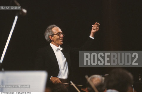 Caption: Nome: .GRACIS ETTORE.Descrizione: .MUSICA CLASSICA DIRETTORE DORCHESTRA CONTEMPORANEO/DIRIGE.Credit: ©Graziano Arici/Rosebud2 / Costo: .A.Nazione: .ITALIA.Cittˆ: ..Data: .1993