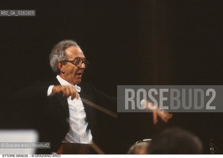 Caption: Nome: .GRACIS ETTORE.Descrizione: .MUSICA CLASSICA DIRETTORE DORCHESTRA CONTEMPORANEO/DIRIGE.Credit: ©Graziano Arici/Rosebud2 / Costo: .A.Nazione: .ITALIA.Cittˆ: ..Data: .1993